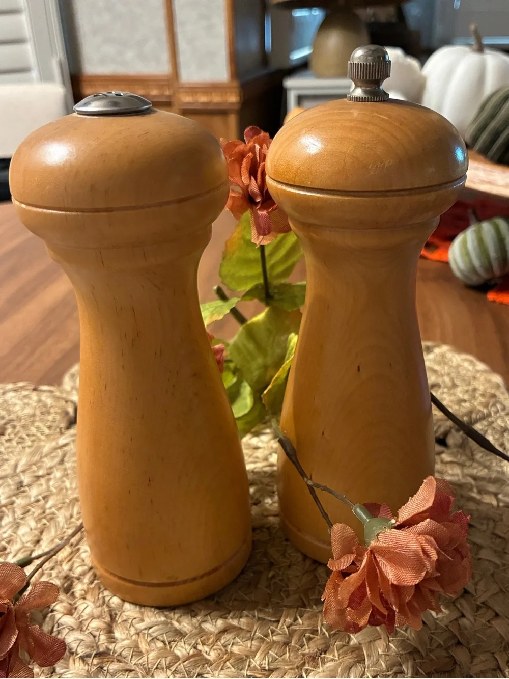 Salt and pepper grinder shaker mill wooden 6”